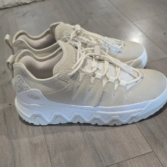 UGG Captrail Low Off-White Casual Sneakers New W/O Tag - Picture 3 of 4